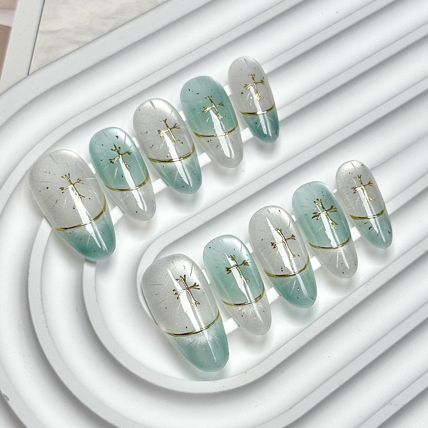 Light Green Gold Accent Oval Press-On Nails