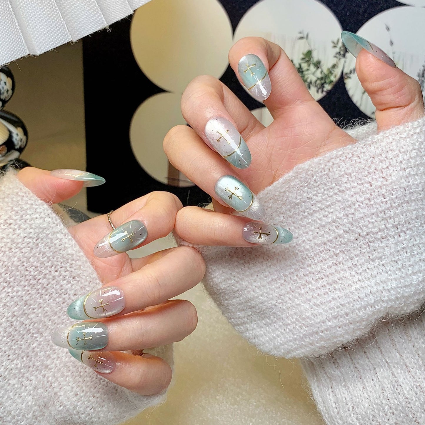 Light Green Gold Accent Oval Press-On Nails