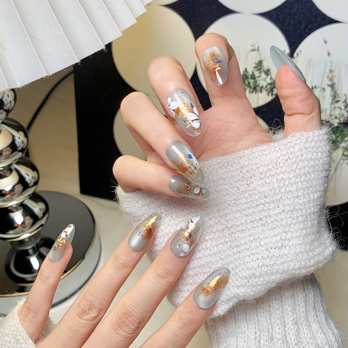 Light Mint Green Elegant Press-On Nails