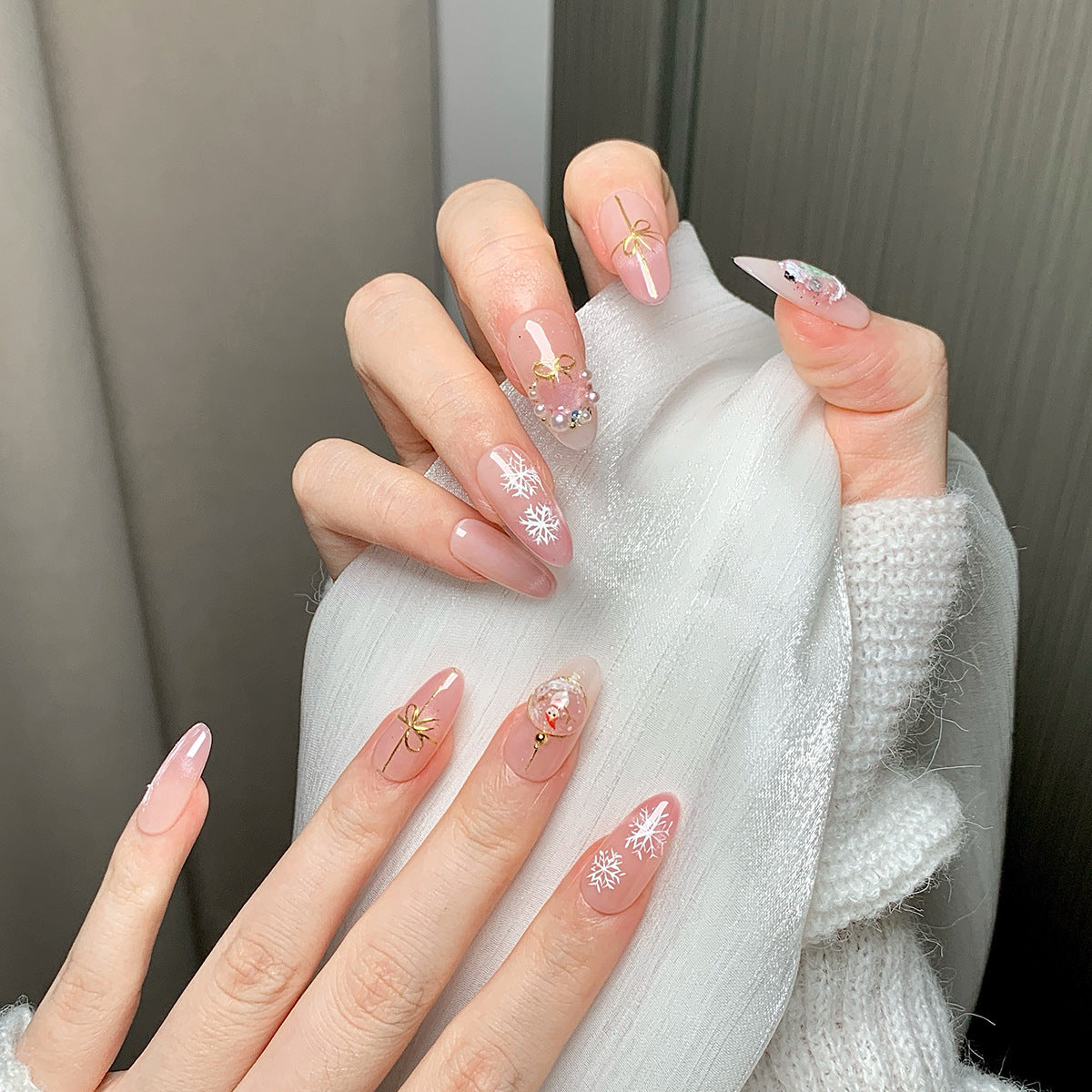 Christmas Pale Pink Oval Press-On Nails