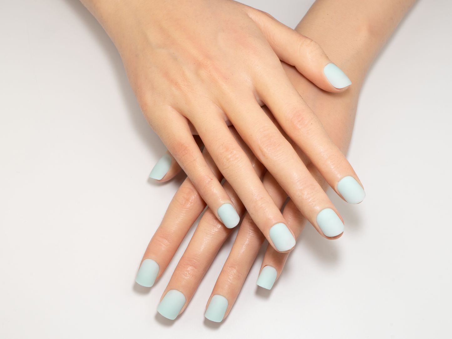 Serene Aquamarine Hue Press-On Nails | Frosted Oval