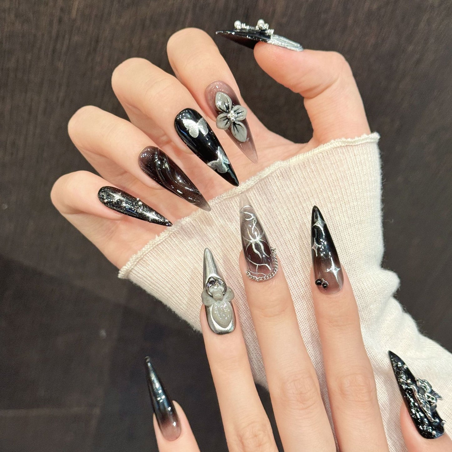 Black Silver Skull Long Stiletto Press-On Nails