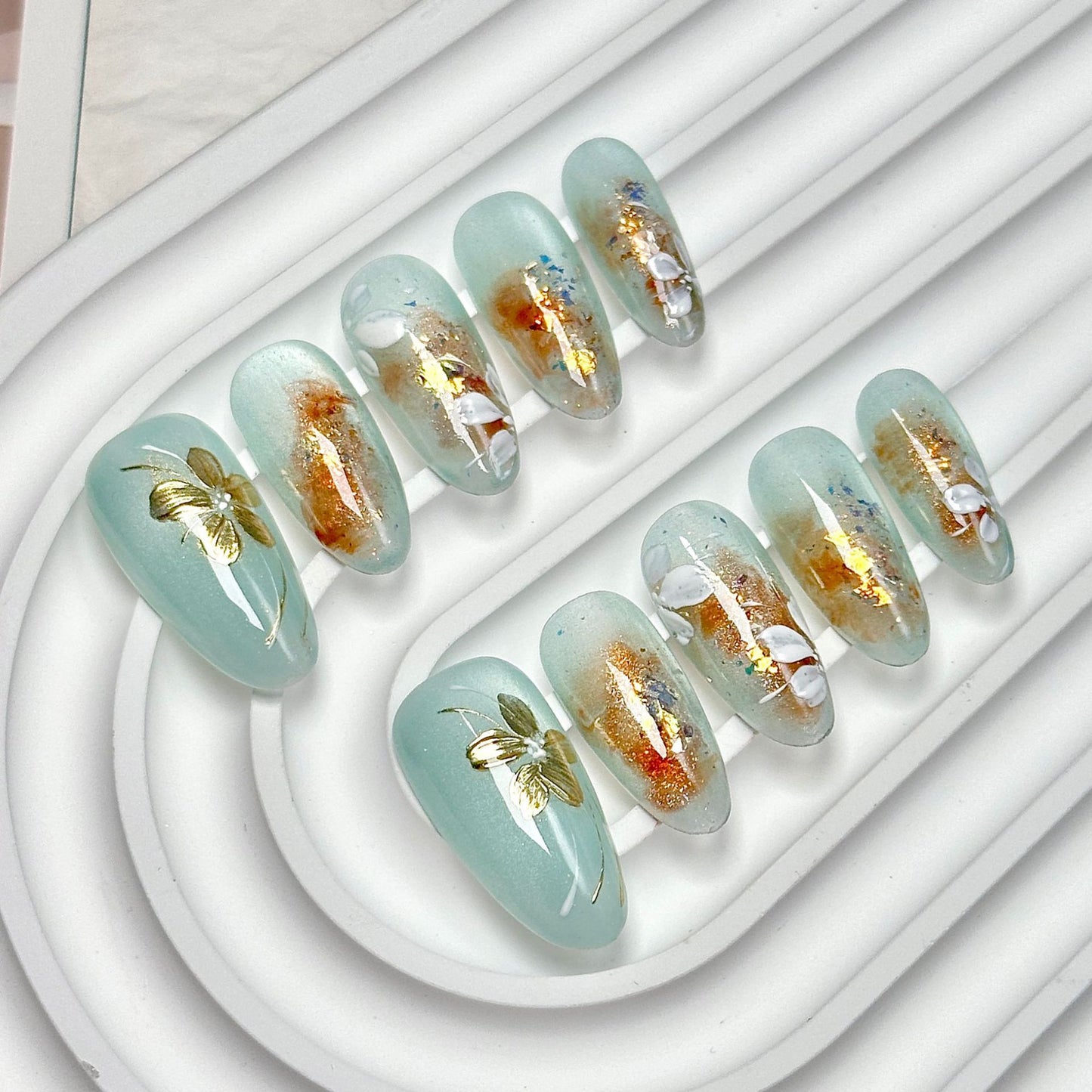 Light Mint Green Elegant Press-On Nails