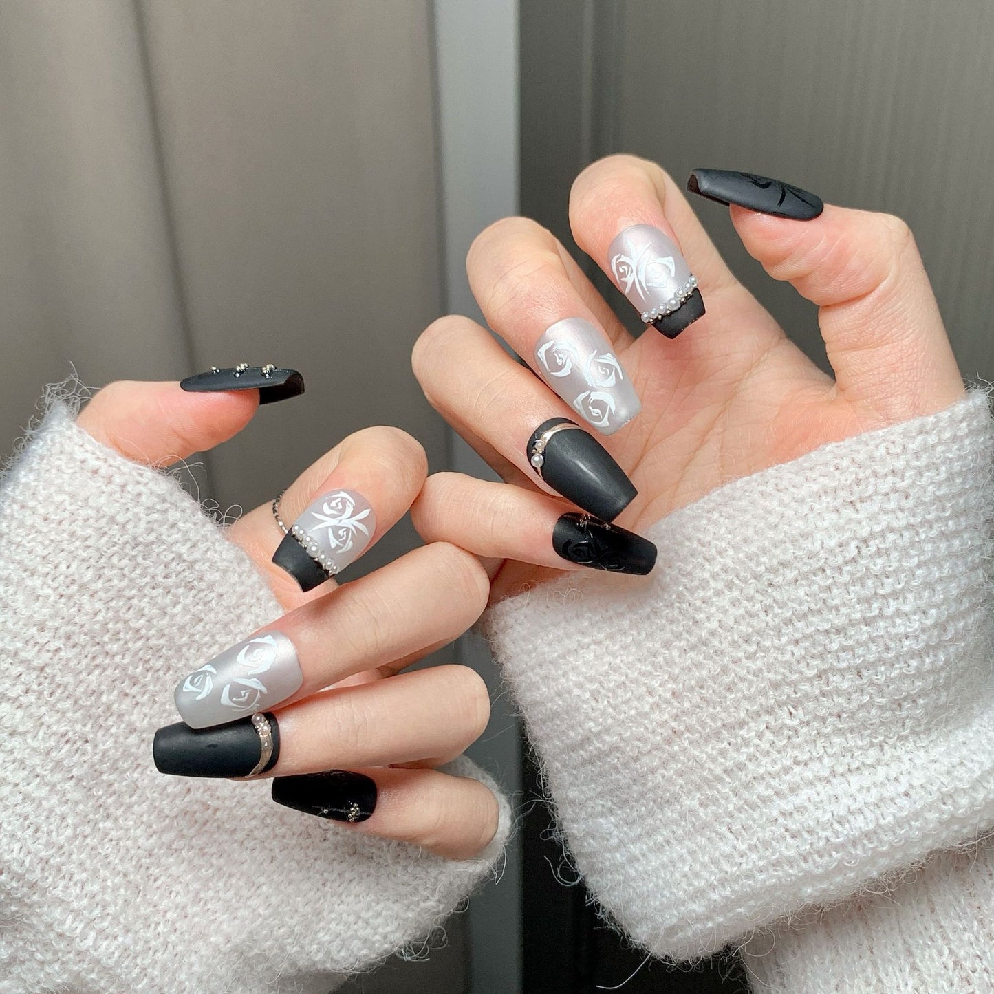 Black Silver Rose  Trapezoid Press-On Nails