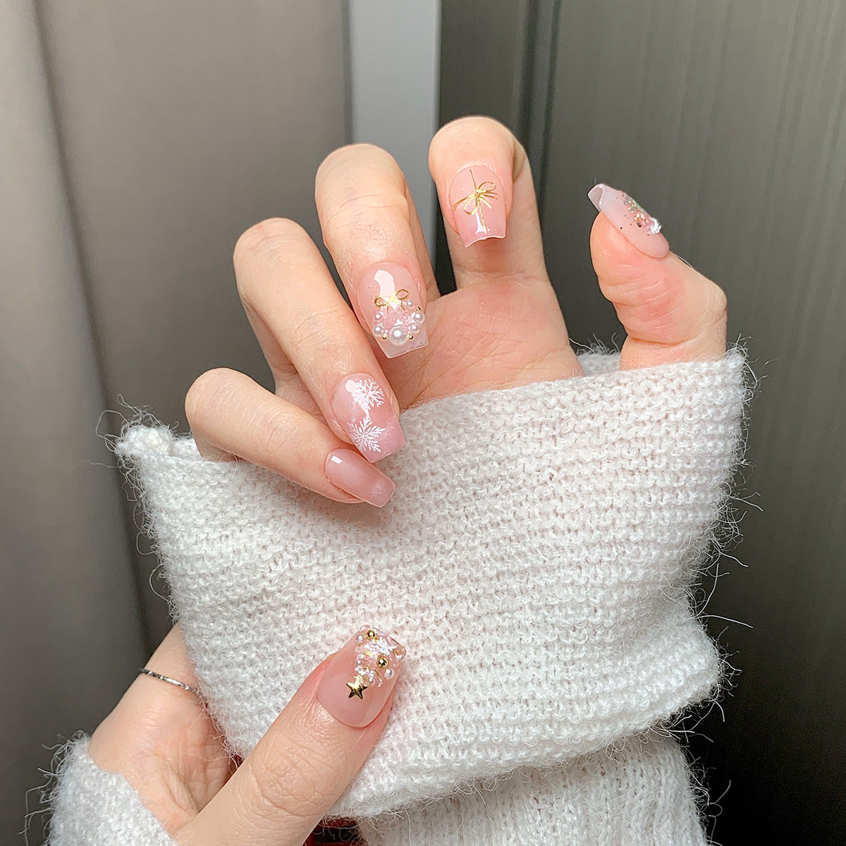 Christmas Pale Pink Oval Press-On Nails