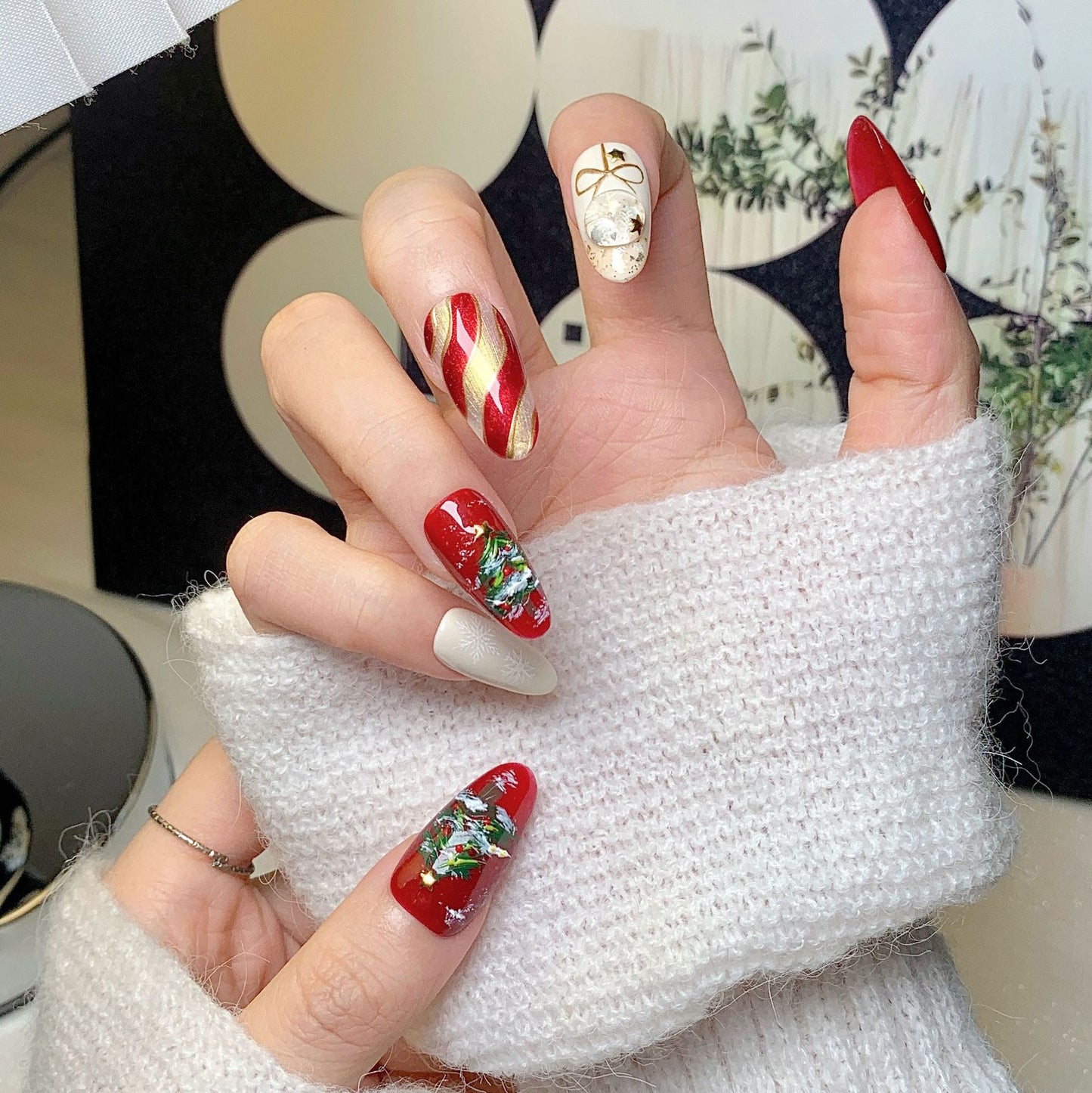 Christmas Red-White Oval Medium-Long Press-On Nails