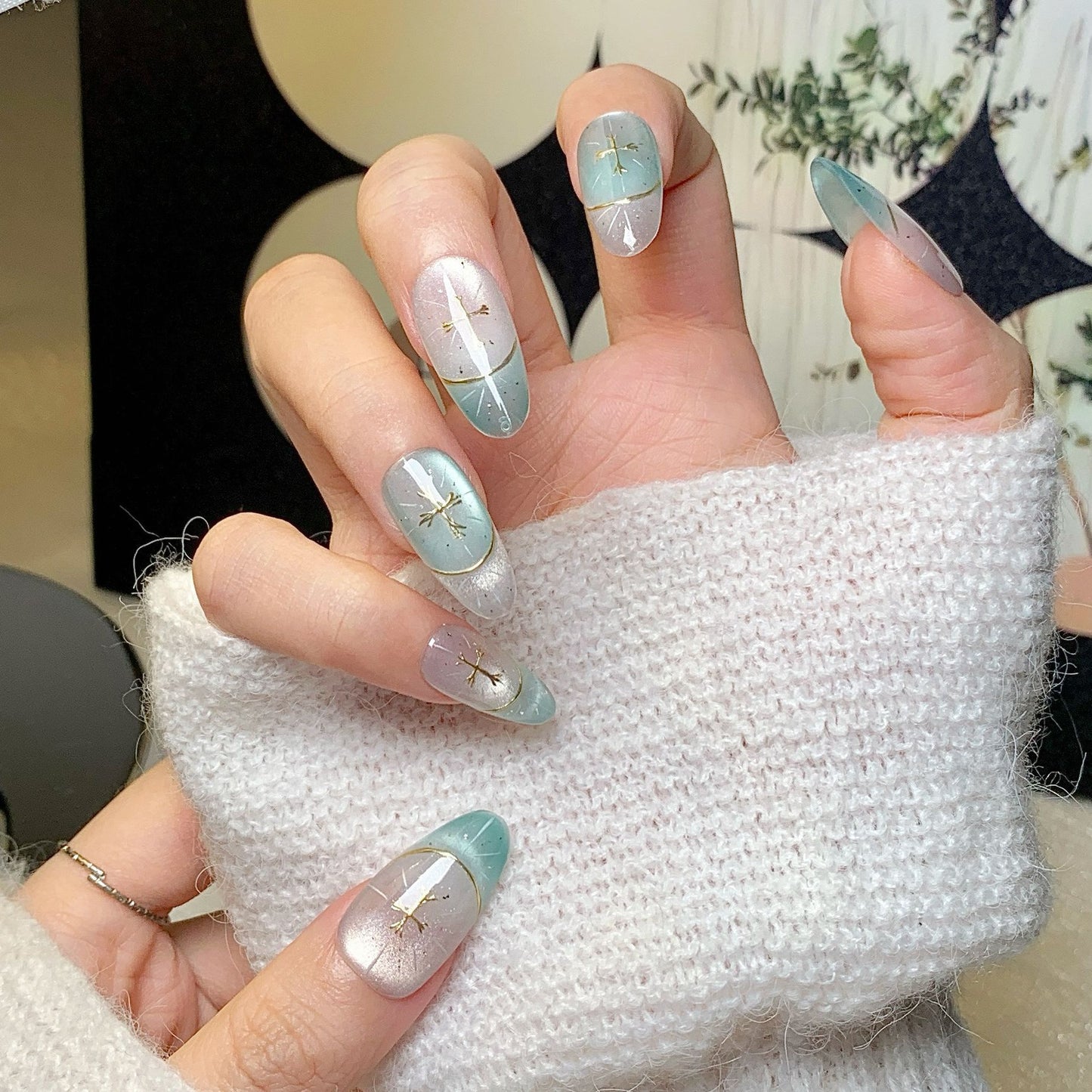 Light Green Gold Accent Oval Press-On Nails