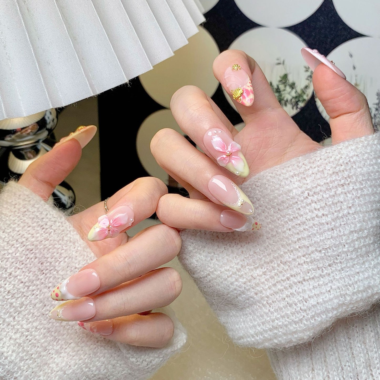 Pastel Sea Accent Short Almond Press-On Nails